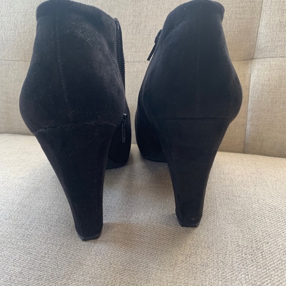 Black Suede Heeled Booties Size 11 - Picture 3 of 6
